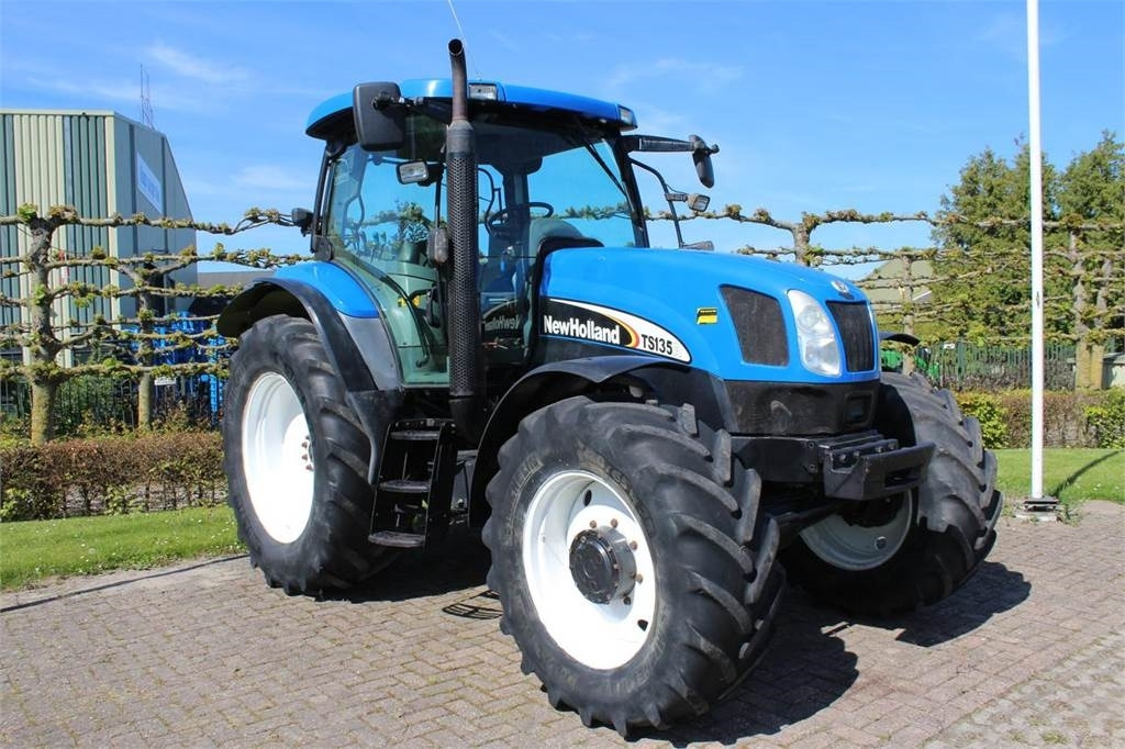 New Holland TSA135A - جرار: صور 1 New Holland TSA135A - جرار: صور 1