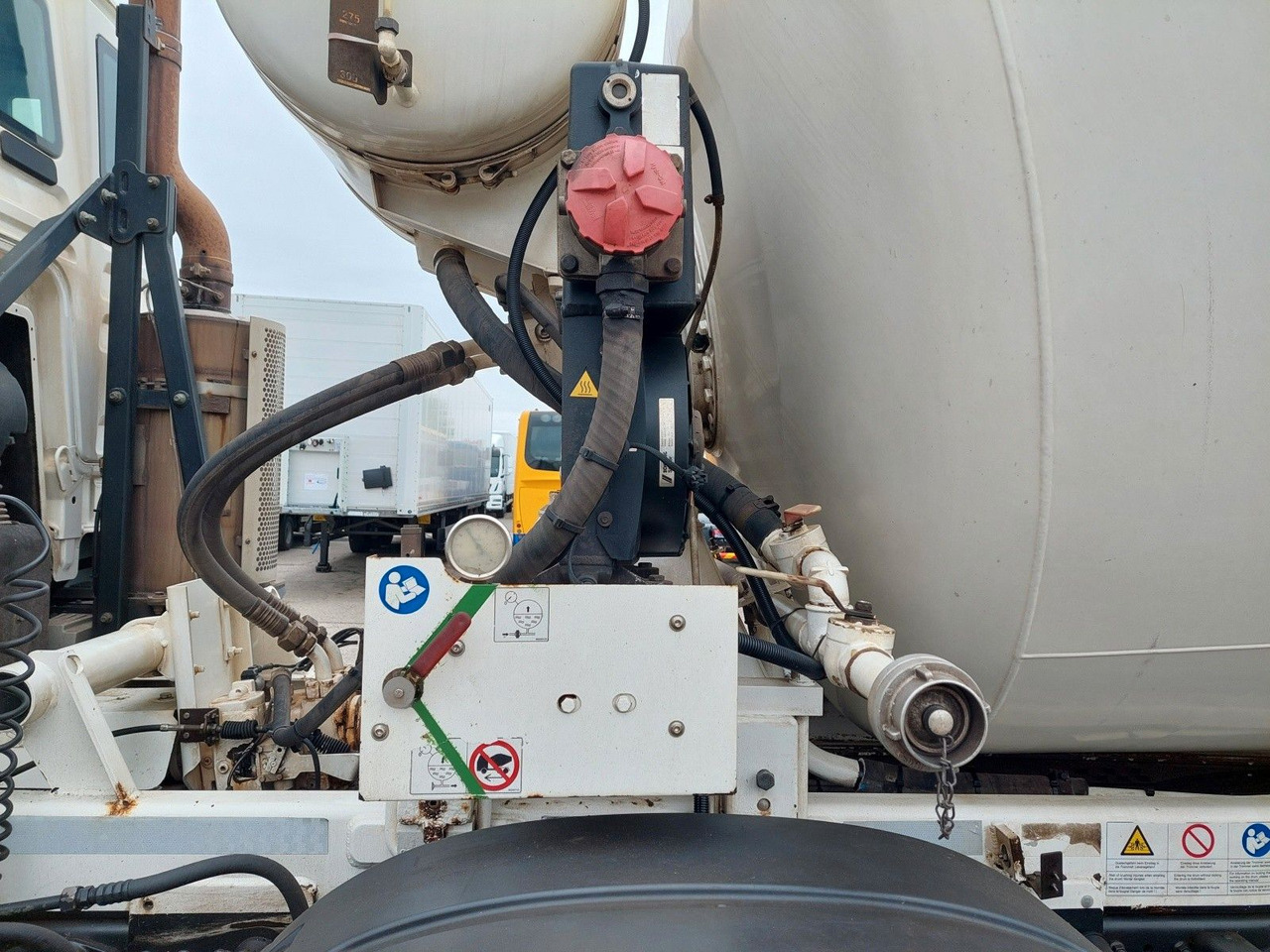 MAN TGS 32.400 8X4 BB Stetter 9 m³ - شاحنة خلاطة خرسانة: صور 5 MAN TGS 32.400 8X4 BB Stetter 9 m³ - شاحنة خلاطة خرسانة: صور 5
