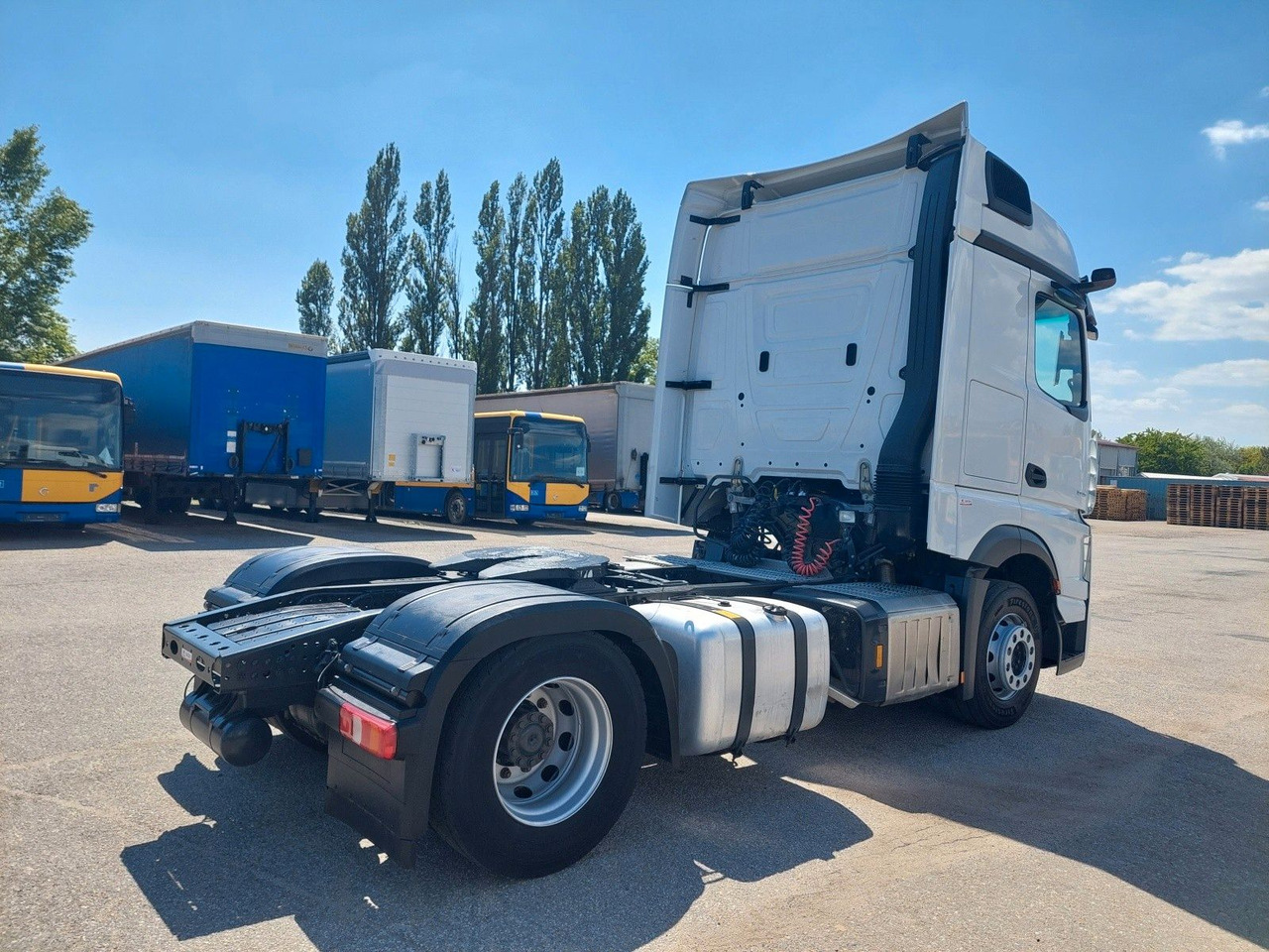 Mercedes-Benz Actros 5 1845 LS BigSpace 4x2 - شاحنة جرار: صور 4 Mercedes-Benz Actros 5 1845 LS BigSpace 4x2 - شاحنة جرار: صور 4