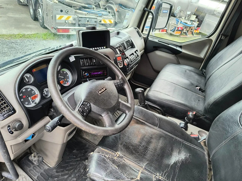 Interior photo 3: بصندوق مغلق شاحنة DAF LF 45 180 - D'HOLLANDIA 1500KG