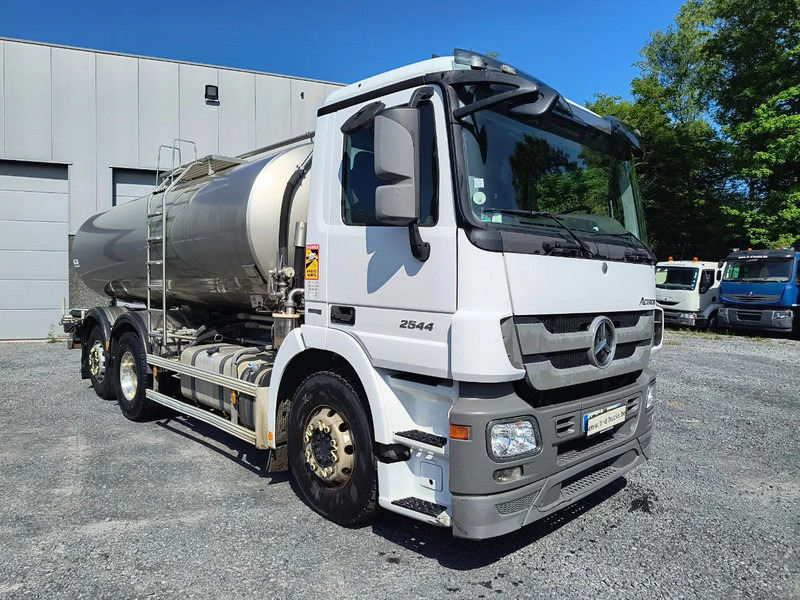 Mercedes-Benz Actros 2544 INSULATED INOX TANK 15000L - شاحنة صهريج: صور 3 Mercedes-Benz Actros 2544 INSULATED INOX TANK 15000L - شاحنة صهريج: صور 3