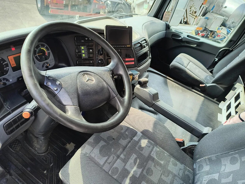 Interior photo 1: قلابات Mercedes-Benz Actros 3236 8X4 - 2 SIDE TIPPER/BI-BENNE Interior photo 1: قلابات Mercedes-Benz Actros 3236 8X4 - 2 SIDE TIPPER/BI-BENNE