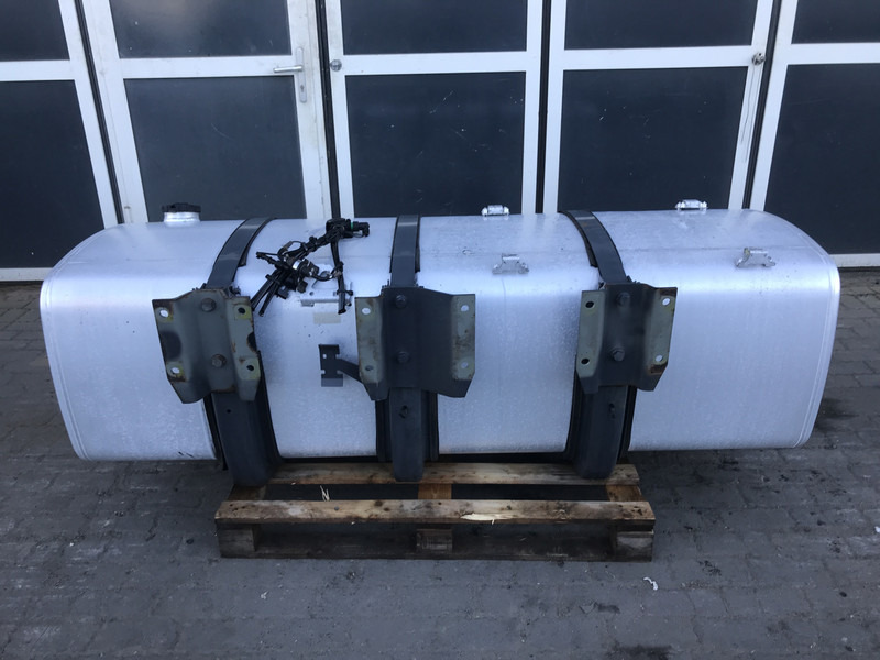 DAF Brandstoftank DAF 765 Liter 1659141 - خزان وقود - شاحنة: صور 3 DAF Brandstoftank DAF 765 Liter 1659141 - خزان وقود - شاحنة: صور 3