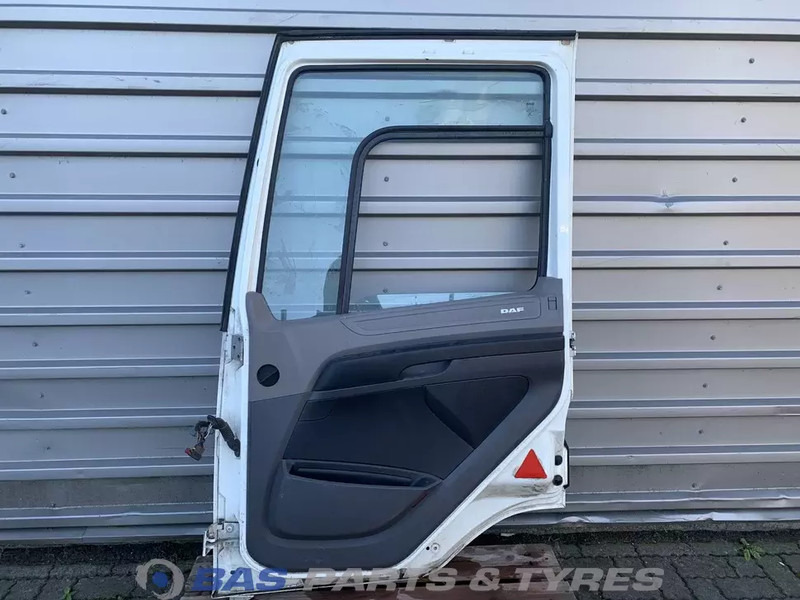 DAF CF Euro 6 Portier Rechts DAF 1355334 - باب و قطع الغيار - شاحنة: صور 2 DAF CF Euro 6 Portier Rechts DAF 1355334 - باب و قطع الغيار - شاحنة: صور 2