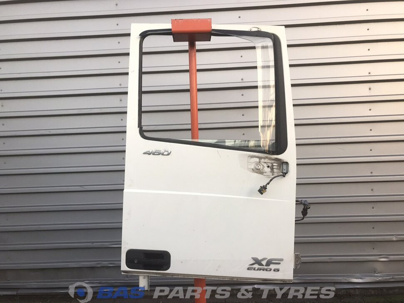 DAF XF106 Portier Rechts DAF 1881863 - باب و قطع الغيار - شاحنة: صور 1 DAF XF106 Portier Rechts DAF 1881863 - باب و قطع الغيار - شاحنة: صور 1