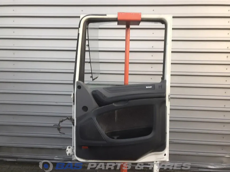 DAF XF106 Portier Rechts DAF 1881863 - باب و قطع الغيار - شاحنة: صور 2 DAF XF106 Portier Rechts DAF 1881863 - باب و قطع الغيار - شاحنة: صور 2