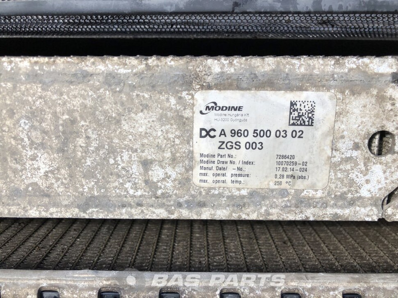 Mercedes-Benz Actros MP4 Koelerpakket Mercedes OM470LA 395 A 960 500 28 01 - المشعاع - شاحنة: صور 3 Mercedes-Benz Actros MP4 Koelerpakket Mercedes OM470LA 395 A 960 500 28 01 - المشعاع - شاحنة: صور 3