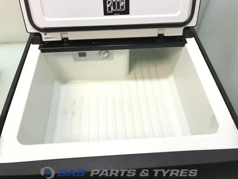 Mercedes-Benz Actros MP4 Koelkast Mercedes 25 Liter A 961 840 63 43 - قطع الغيار - شاحنة: صور 5 Mercedes-Benz Actros MP4 Koelkast Mercedes 25 Liter A 961 840 63 43 - قطع الغيار - شاحنة: صور 5