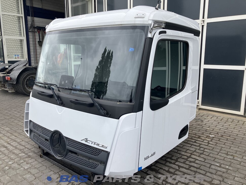 Mercedes-Benz Actros MP5 Mercedes ClassicSpace M-cab L1EH1 A 000 600 01 01 - الكابينة والداخلية - شاحنة: صور 1 Mercedes-Benz Actros MP5 Mercedes ClassicSpace M-cab L1EH1 A 000 600 01 01 - الكابينة والداخلية - شاحنة: صور 1