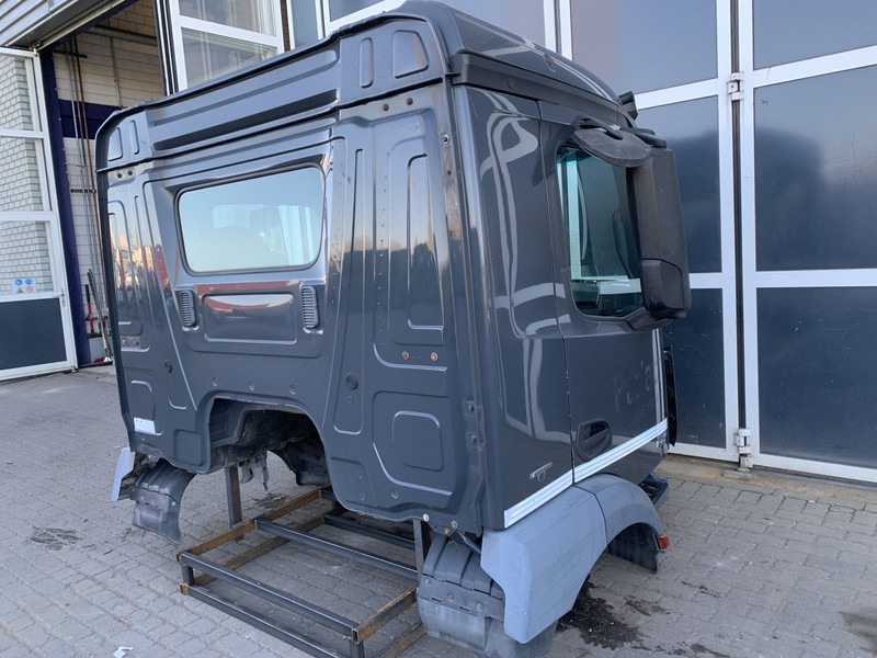 Mercedes-Benz Antos MP4 Mercedes ClassicSpace M-cab L1EH1 A 000 600 01 01 - الكابينة والداخلية - شاحنة: صور 3 Mercedes-Benz Antos MP4 Mercedes ClassicSpace M-cab L1EH1 A 000 600 01 01 - الكابينة والداخلية - شاحنة: صور 3