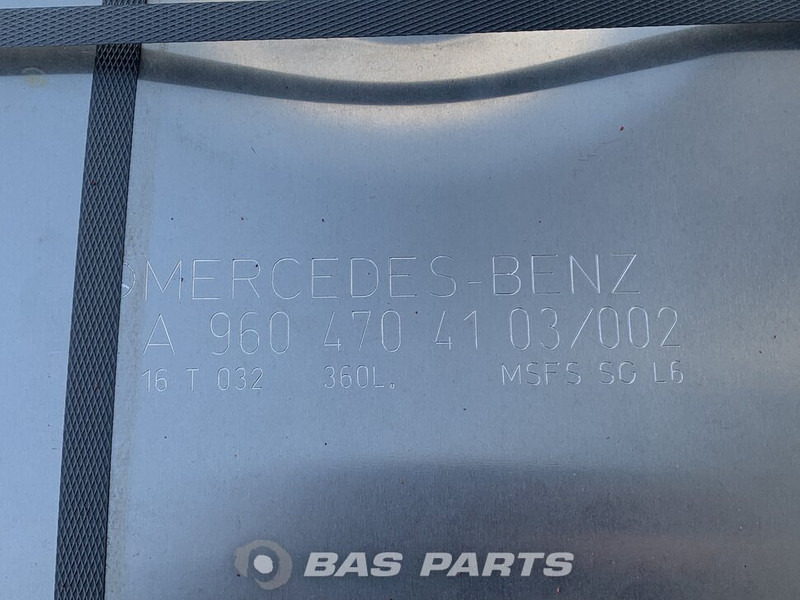 Mercedes-Benz Brandstoftank Mercedes 360 Liter A 960 470 51 04 - خزان وقود - شاحنة: صور 5 Mercedes-Benz Brandstoftank Mercedes 360 Liter A 960 470 51 04 - خزان وقود - شاحنة: صور 5