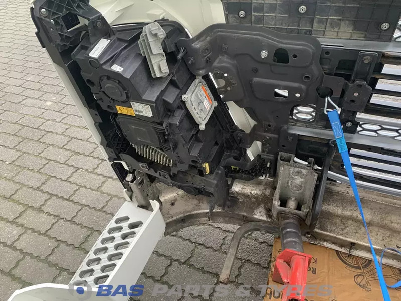 Volvo FH4 Bumper Volvo 82492251 - كأس مترعة - شاحنة: صور 4 Volvo FH4 Bumper Volvo 82492251 - كأس مترعة - شاحنة: صور 4