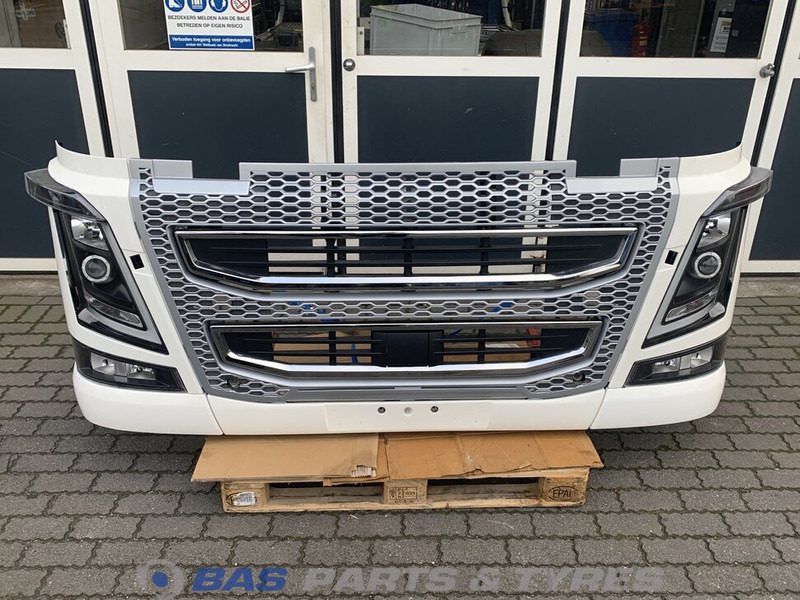 Volvo FH4 Bumper Volvo 82492251 - كأس مترعة - شاحنة: صور 1 Volvo FH4 Bumper Volvo 82492251 - كأس مترعة - شاحنة: صور 1