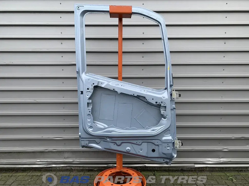 Volvo FH4 - باب و قطع الغيار - شاحنة: صور 2 Volvo FH4 - باب و قطع الغيار - شاحنة: صور 2