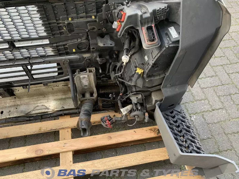 Volvo FM5 Bumper Volvo 82491840 - كأس مترعة - شاحنة: صور 5 Volvo FM5 Bumper Volvo 82491840 - كأس مترعة - شاحنة: صور 5