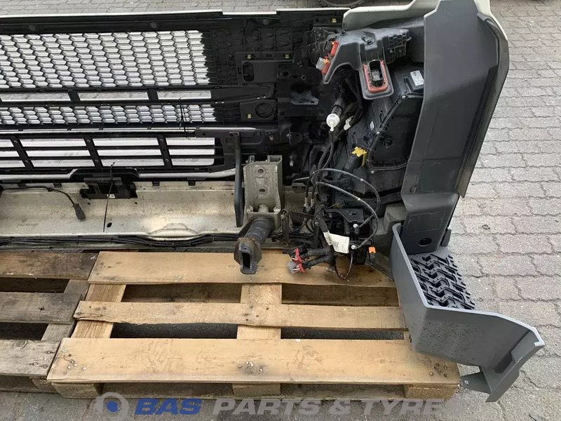 Volvo FM5 Bumper Volvo 82491840 - كأس مترعة - شاحنة: صور 5 Volvo FM5 Bumper Volvo 82491840 - كأس مترعة - شاحنة: صور 5