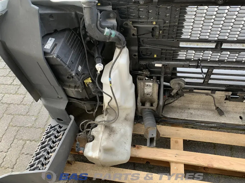 Volvo FM5 Bumper Volvo 82491840 - كأس مترعة - شاحنة: صور 4 Volvo FM5 Bumper Volvo 82491840 - كأس مترعة - شاحنة: صور 4