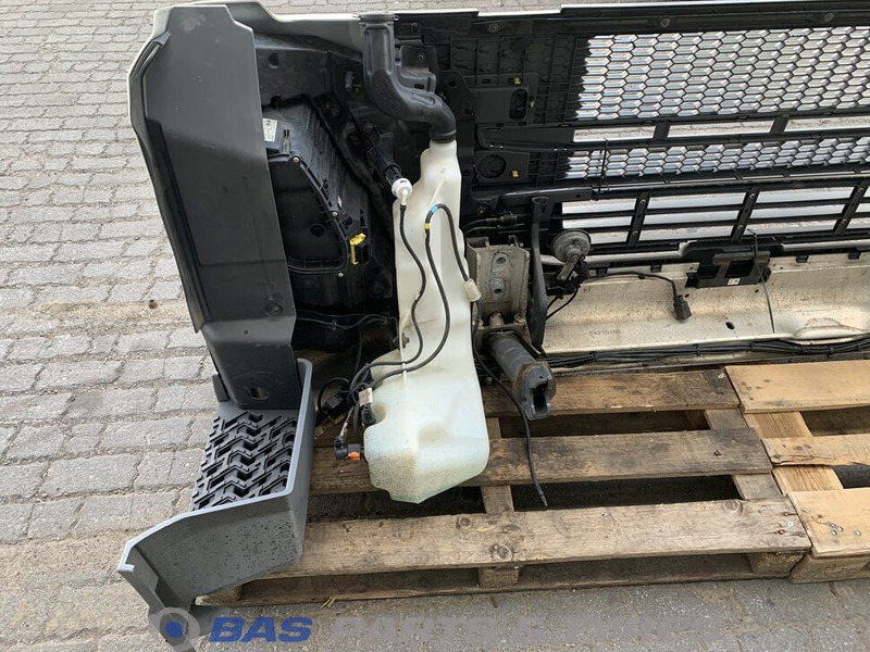 Volvo FM5 Bumper Volvo 82491840 - كأس مترعة - شاحنة: صور 4 Volvo FM5 Bumper Volvo 82491840 - كأس مترعة - شاحنة: صور 4