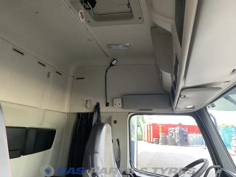 Volvo FMX Euro 6 Volvo Globetrotter L2H2 20383498 - الكابينة والداخلية - شاحنة: صور 5 Volvo FMX Euro 6 Volvo Globetrotter L2H2 20383498 - الكابينة والداخلية - شاحنة: صور 5