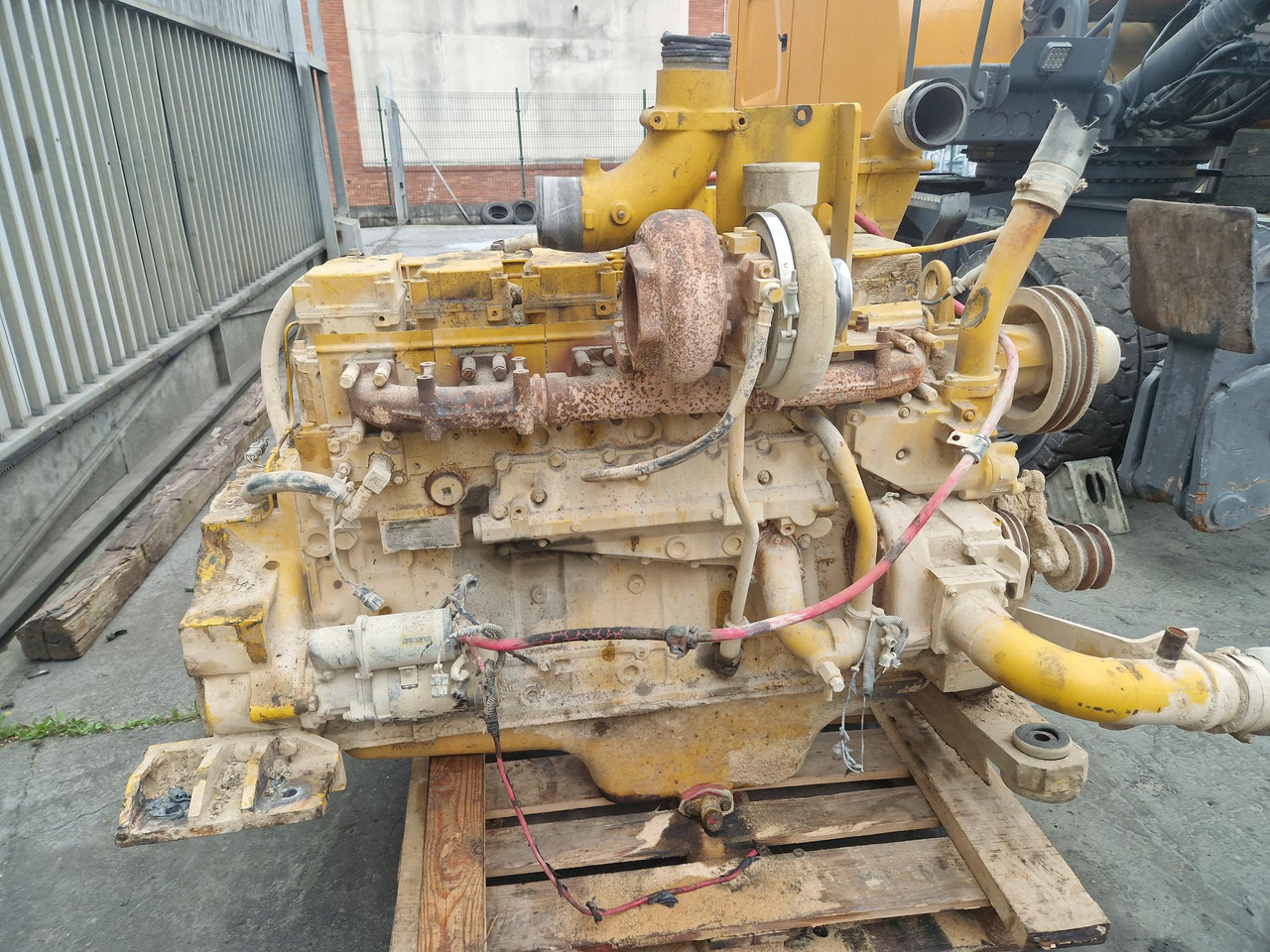KOMATSU SAA6D 140E-2 - المحرك - آلات البناء: صور 4 KOMATSU SAA6D 140E-2 - المحرك - آلات البناء: صور 4
