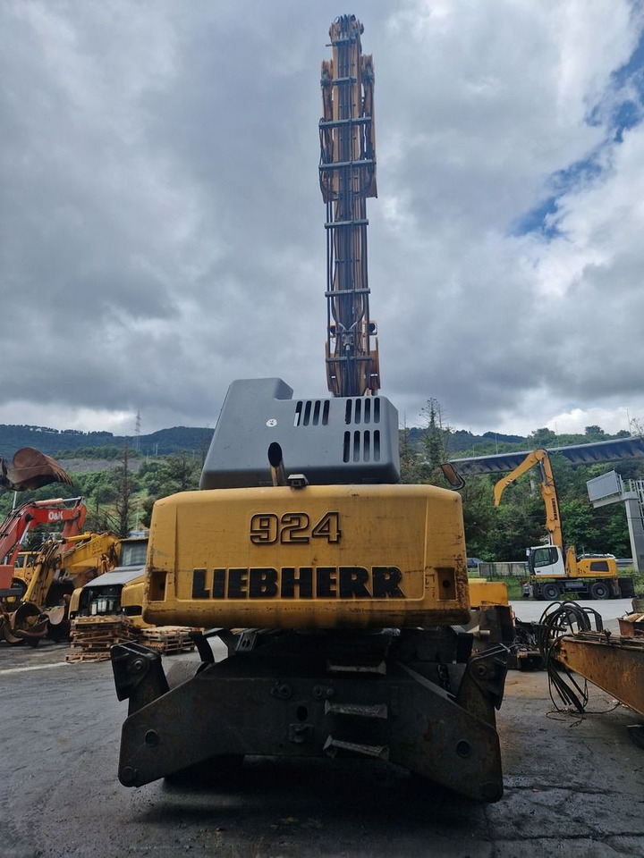 LIEBHERR A924C - حفارة النقل والشحن: صور 2 LIEBHERR A924C - حفارة النقل والشحن: صور 2