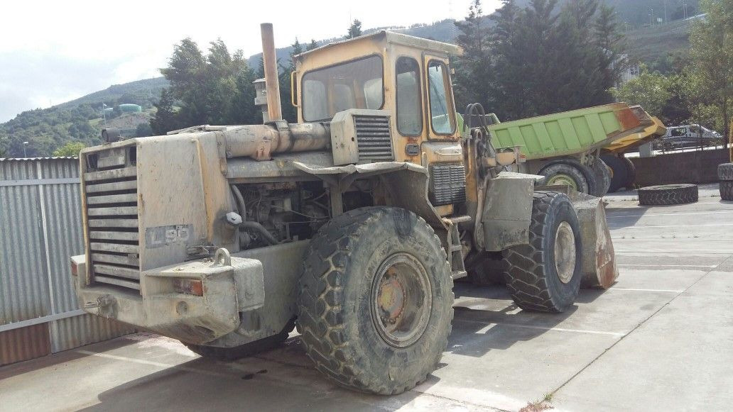 PALA CARGADORA VOLVO L90 - اللودر بعجل: صور 1 PALA CARGADORA VOLVO L90 - اللودر بعجل: صور 1