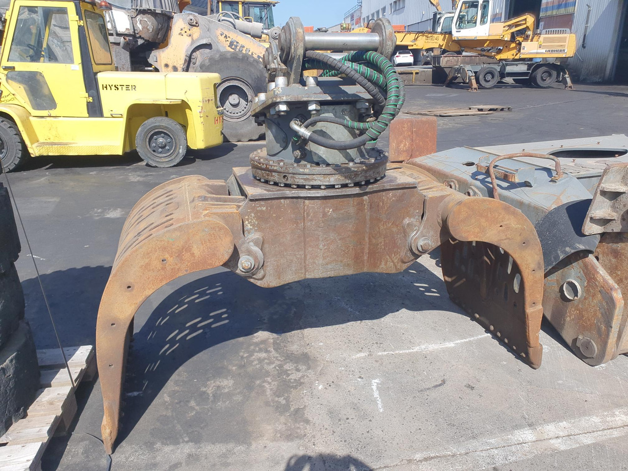 PINZA ESCOLLERA LIEBHERR - مخلبي - آلات البناء: صور 2 PINZA ESCOLLERA LIEBHERR - مخلبي - آلات البناء: صور 2