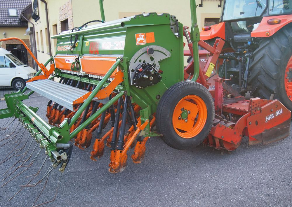 Agregat uprawowo-siewny Amazone HRB 301 I D9-30 2005 Agregat uprawowo siewny KUHN AMAZONE szerokość robocza 3m - الة بذر: صور 3 Agregat uprawowo-siewny Amazone HRB 301 I D9-30 2005 Agregat uprawowo siewny KUHN AMAZONE szerokość robocza 3m - الة بذر: صور 3