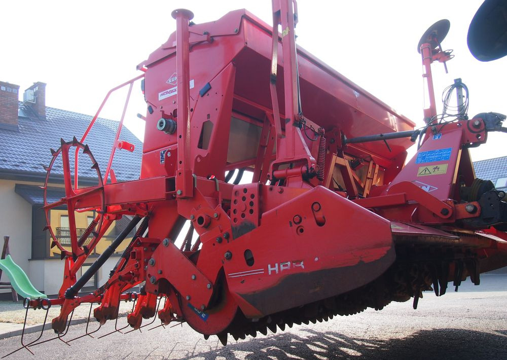 Agregat uprawowo-siewny Kuhn Kuhn HRB302D I INTEGRA 3000 2002 Brona wirowa + siewnik KUHN agregat uprawowo-siewny 3m - الة بذر: صور 3 Agregat uprawowo-siewny Kuhn Kuhn HRB302D I INTEGRA 3000 2002 Brona wirowa + siewnik KUHN agregat uprawowo-siewny 3m - الة بذر: صور 3