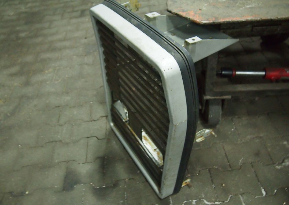 Części do Ciągnika Massey Ferguson MF 3000, 6000 Przedni grill maskę do Massey Ferguson serii 3000, 3100.
z lampami - جلوپنجره - الآلات والماكينات الزراعية: صور 2 Części do Ciągnika Massey Ferguson MF 3000, 6000 Przedni grill maskę do Massey Ferguson serii 3000, 3100.
z lampami - جلوپنجره - الآلات والماكينات الزراعية: صور 2