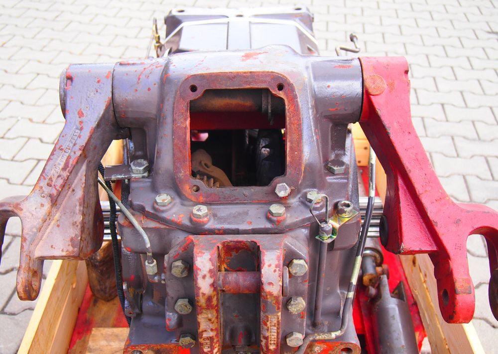 Części do Ciągnika Massey Ferguson MF 3000, 6000 Tylny most z podnośnikiem od MF 3000, 6000 - المحور الخلفي - الآلات والماكينات الزراعية: صور 4 Części do Ciągnika Massey Ferguson MF 3000, 6000 Tylny most z podnośnikiem od MF 3000, 6000 - المحور الخلفي - الآلات والماكينات الزراعية: صور 4