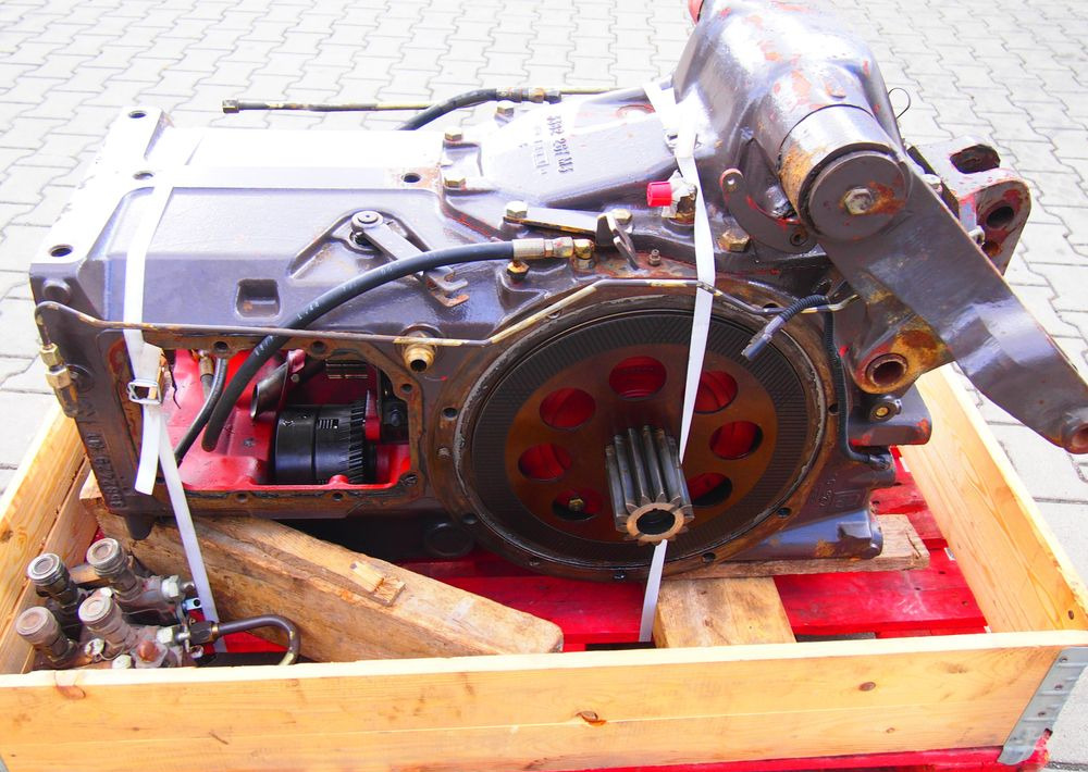 Części do Ciągnika Massey Ferguson MF 3000, 6000 Tylny most z podnośnikiem od MF 3000, 6000 - المحور الخلفي - الآلات والماكينات الزراعية: صور 2 Części do Ciągnika Massey Ferguson MF 3000, 6000 Tylny most z podnośnikiem od MF 3000, 6000 - المحور الخلفي - الآلات والماكينات الزراعية: صور 2