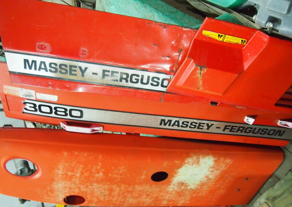 Części do Ciągnika Massey Ferguson MF 3000  Maska, osłona silnika MF 3000 - المحرك و قطع الغيار - الآلات والماكينات الزراعية: صور 1 Części do Ciągnika Massey Ferguson MF 3000  Maska, osłona silnika MF 3000 - المحرك و قطع الغيار - الآلات والماكينات الزراعية: صور 1