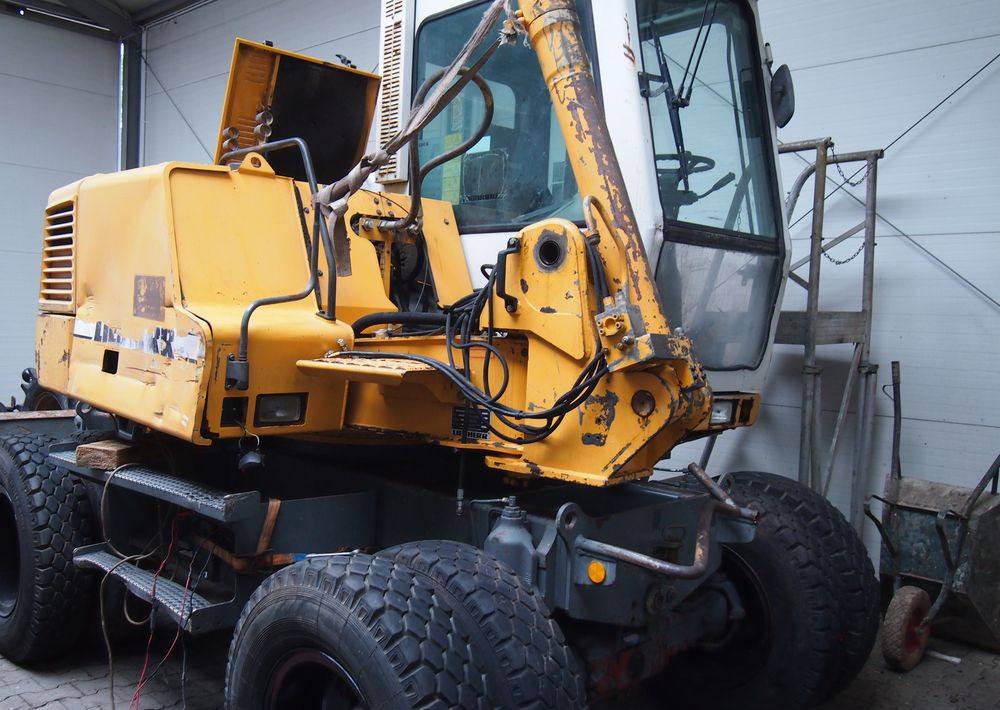 Pozostałe części Liebherr Liebherr A308 1999 Koparka kołowa Liebherr 308 - حفارة: صور 4 Pozostałe części Liebherr Liebherr A308 1999 Koparka kołowa Liebherr 308 - حفارة: صور 4