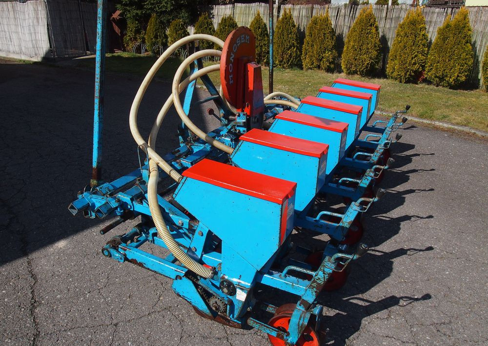 Siewnik Monosem do kukurydzy ,buraków i słonecznika - وضع البذور فى خطوط: صور 4 Siewnik Monosem do kukurydzy ,buraków i słonecznika - وضع البذور فى خطوط: صور 4