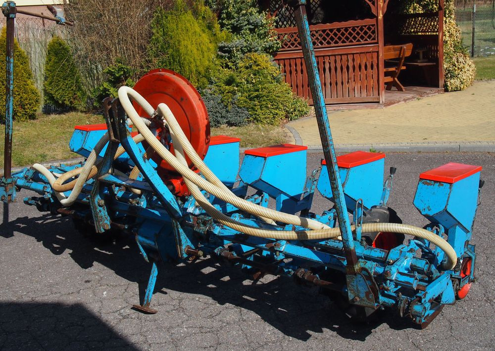 Siewnik Monosem do kukurydzy ,buraków i słonecznika - وضع البذور فى خطوط: صور 2 Siewnik Monosem do kukurydzy ,buraków i słonecznika - وضع البذور فى خطوط: صور 2