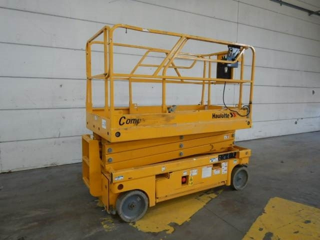 Haulotte Compact 10 - رافعات مقصية: صور 2 Haulotte Compact 10 - رافعات مقصية: صور 2
