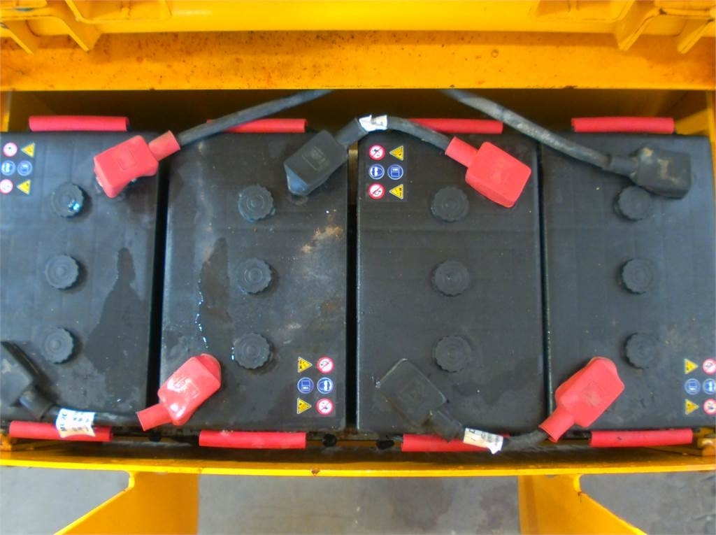 Haulotte Compact 12 - رافعات مقصية: صور 5 Haulotte Compact 12 - رافعات مقصية: صور 5