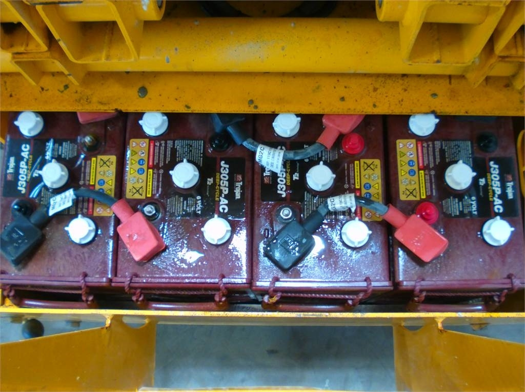 Haulotte Compact 12 - رافعات مقصية: صور 5 Haulotte Compact 12 - رافعات مقصية: صور 5