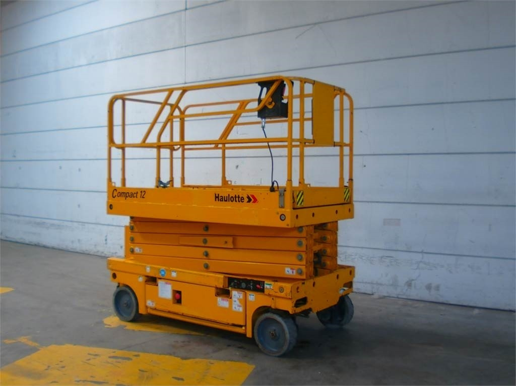 Haulotte Compact 12 - رافعات مقصية: صور 3 Haulotte Compact 12 - رافعات مقصية: صور 3