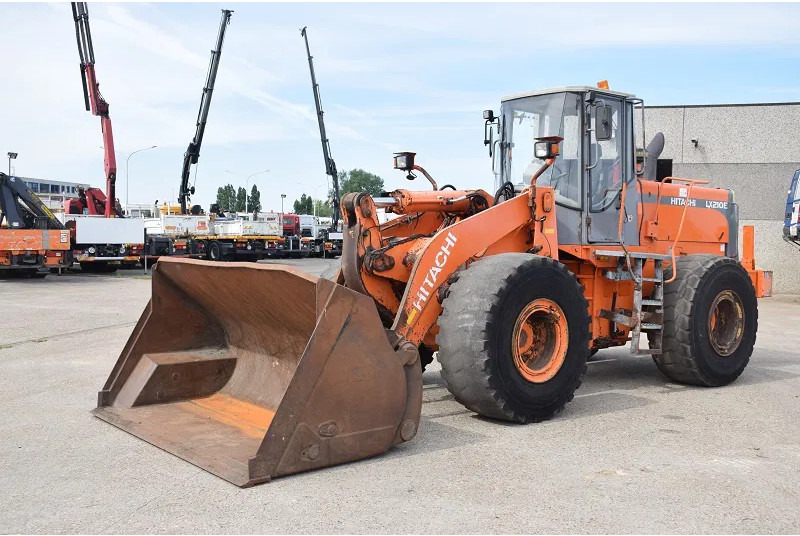 Hitachi LX 210E- stock id 59 - اللودر بعجل: صور 2 Hitachi LX 210E- stock id 59 - اللودر بعجل: صور 2