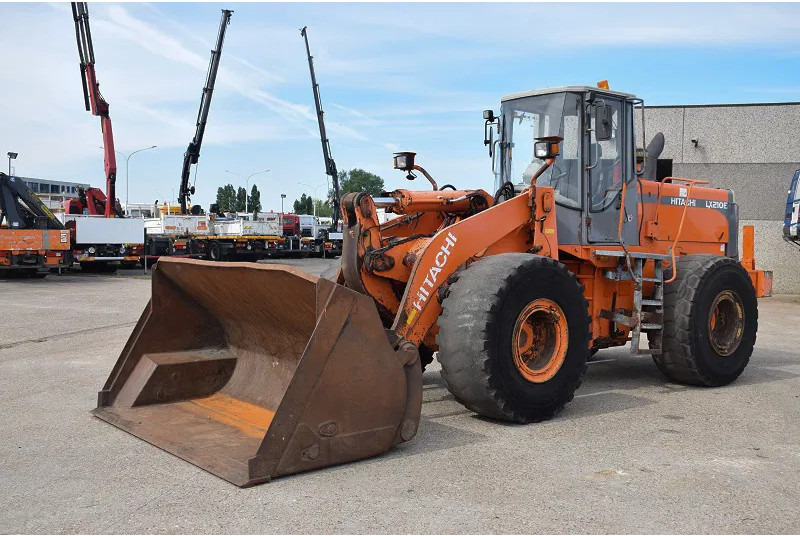 Hitachi LX 210E- stock id 59 - اللودر بعجل: صور 1 Hitachi LX 210E- stock id 59 - اللودر بعجل: صور 1