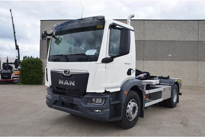 MAN TGM 18.320 - شاحنة ذات الخطاف: صور 4 MAN TGM 18.320 - شاحنة ذات الخطاف: صور 4