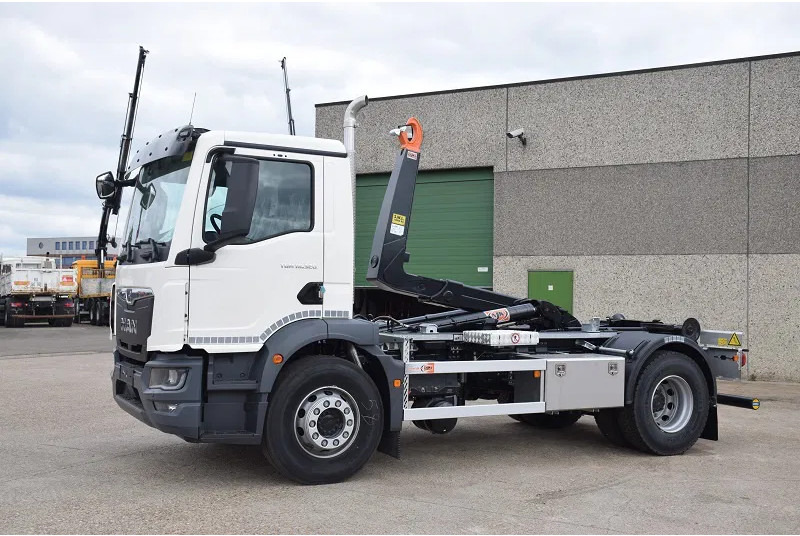 MAN TGM 18.320 - شاحنة ذات الخطاف: صور 3 MAN TGM 18.320 - شاحنة ذات الخطاف: صور 3