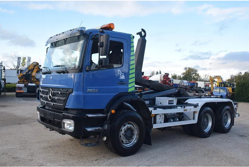 Mercedes-Benz Axor 2633 - شاحنة ذات الخطاف: صور 1 Mercedes-Benz Axor 2633 - شاحنة ذات الخطاف: صور 1