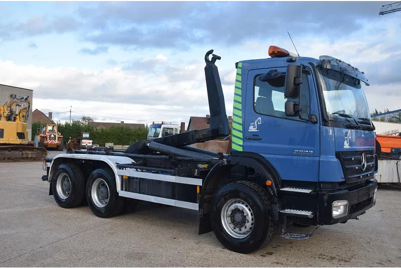 Mercedes-Benz Axor 2633 - شاحنة ذات الخطاف: صور 5 Mercedes-Benz Axor 2633 - شاحنة ذات الخطاف: صور 5