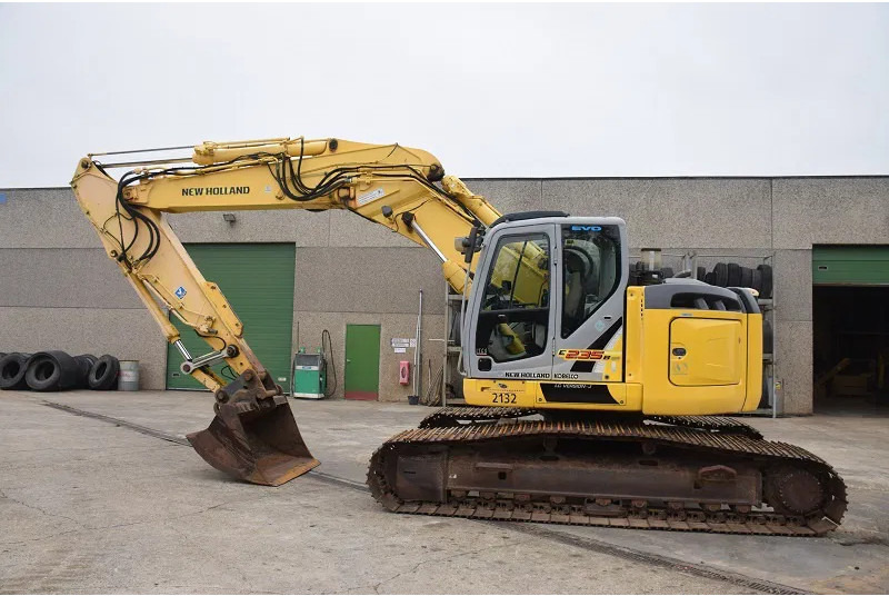 New Holland Kobelco E235B SR-LCT - حفارات زحافة: صور 3 New Holland Kobelco E235B SR-LCT - حفارات زحافة: صور 3