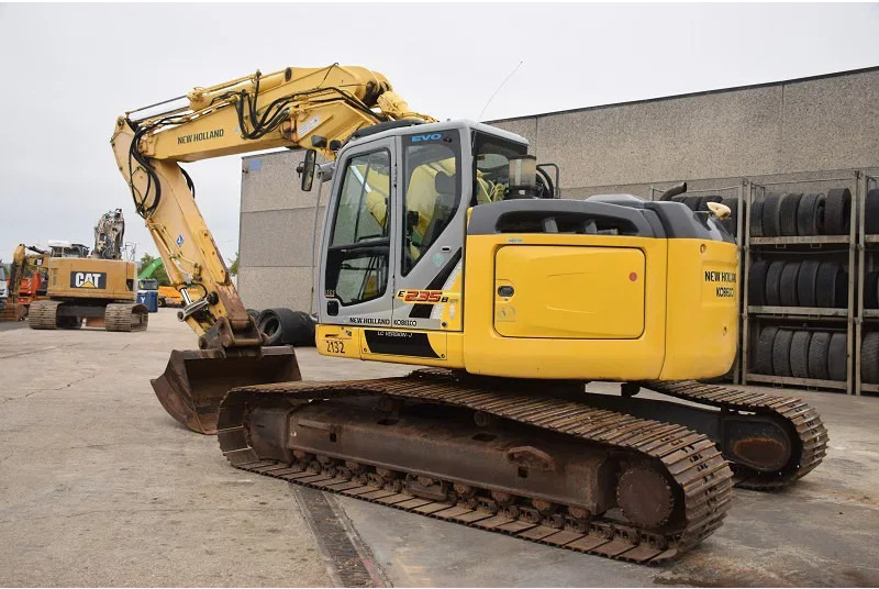 New Holland Kobelco E235B SR-LCT - حفارات زحافة: صور 1 New Holland Kobelco E235B SR-LCT - حفارات زحافة: صور 1