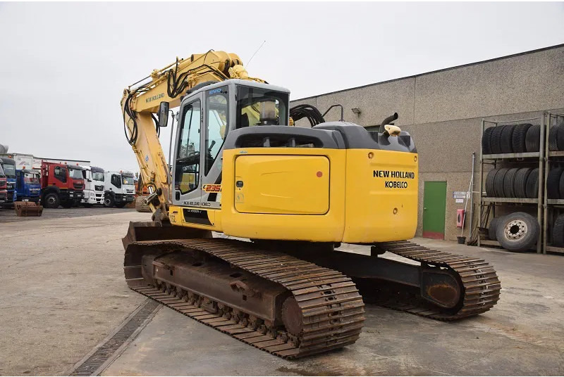 New Holland Kobelco E235B SR-LCT - حفارات زحافة: صور 2 New Holland Kobelco E235B SR-LCT - حفارات زحافة: صور 2