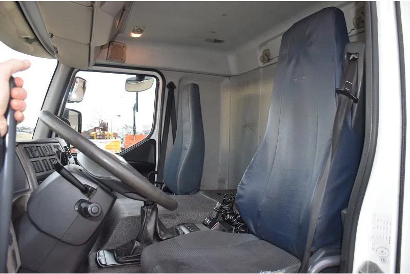 بصندوق مغلق شاحنة Volvo FE 300: صور 11
